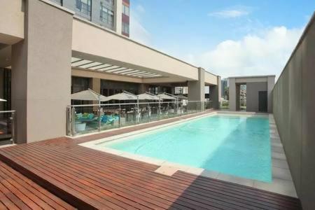 Sandton Skye Apartment โจฮันเนสเบิร์ก ภายนอก รูปภาพ
